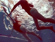 Diana y Simonna dos adolescentes destacados en la piscina