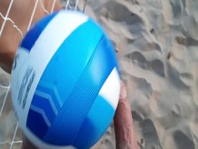 ¡Ahora disponible digitalmente en todas partes! DISPONIBLE AHORA - Voleibol de playa sensacional