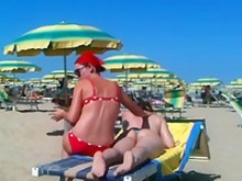 Masaje anal en la playa