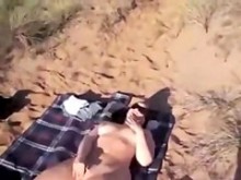 Playa nudista - esposa masturbándose - relojes extraños