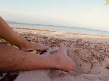 Sexo en la playa con un desconocido que se corre en mi boca, Parte II