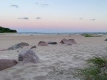 Sexo romántico en la playa al amanecer (Parte 1)