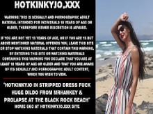Hotkinkyjo con vestido desnudo se folla un enorme consolador de mrhankey y prolapso en la playa de Black Rock